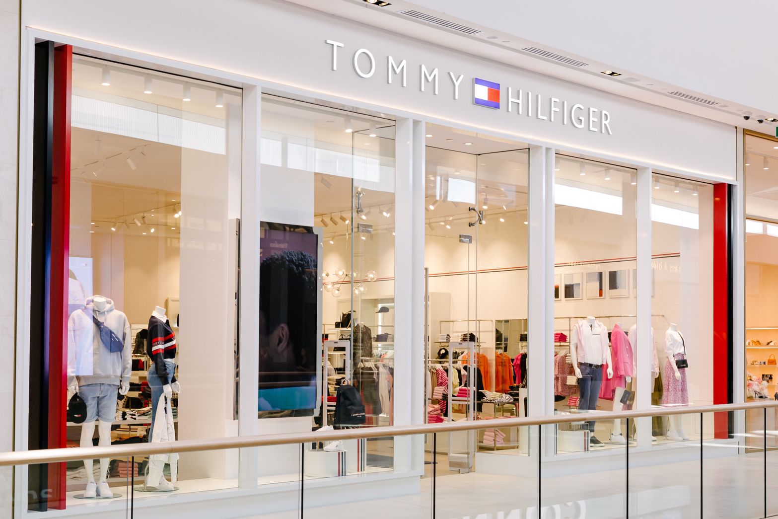 Tommy Hilfiger :: Diverse Project Group - Award Winning Shopfitting ...